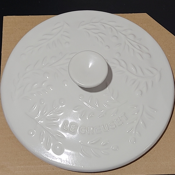 Large New Le Creuset Cocotte Limited Edition Olive Branch Pattern Embossed NEW - Picture 2 of 7